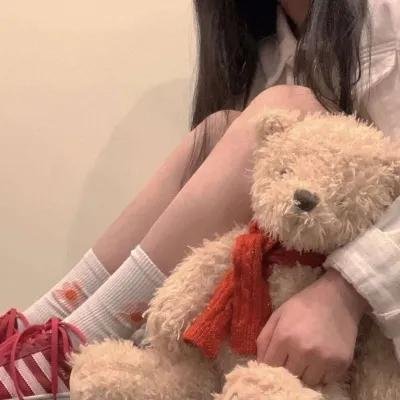 独自夜归的女孩海报